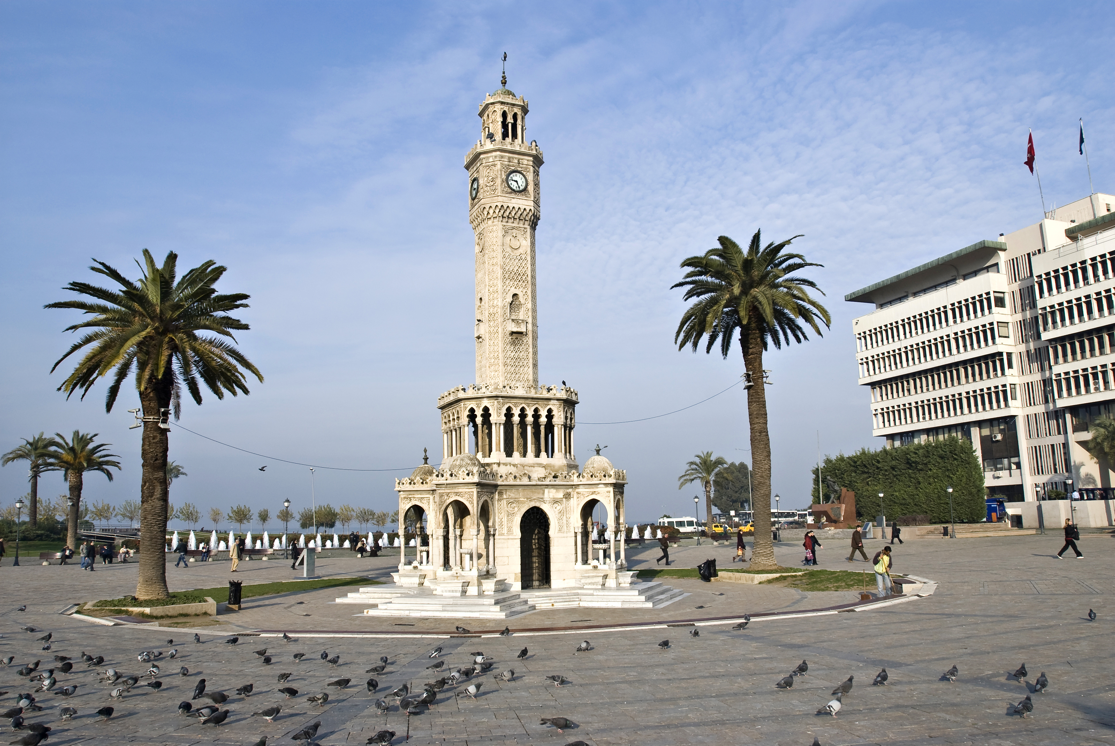 https://d3r8gwkgo0io6y.cloudfront.net/upload/hippodrome square.jpg